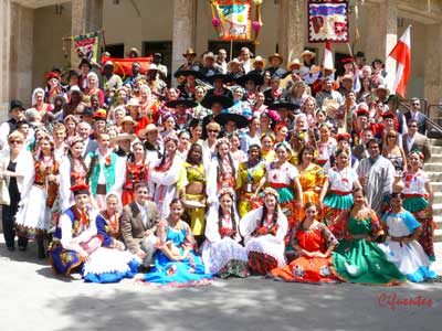 Foto grupos participantes XXVII Festival Internacional de Folklore Ciudad Real ao 2008