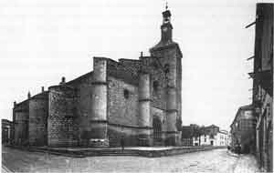 Iglesia de San Pedro. En segundo trmino la "Casa de la Torrecilla". A la derecha, la crcel de la Santa Hermandad