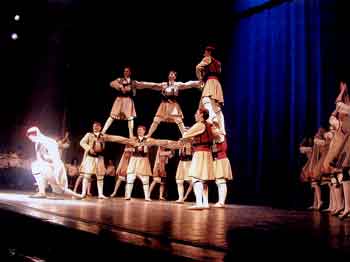 Grupo de Danza y Musica Tradicional Tranco Krsmanovic de la Universidad de Belgrado. SERBIA Y MONTENEGRO