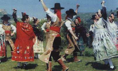 Grupo de la Asociacin de Coros y Danzas de Badajoz