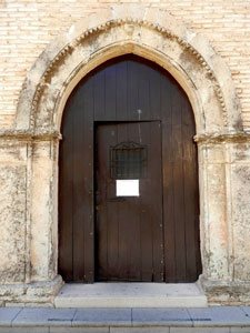 Puerta de la antigua iglesia de Ciruela en su actual ubicación en la sacristía de la parroquia de Nuestra Señora de la Asunción de Miguelturra